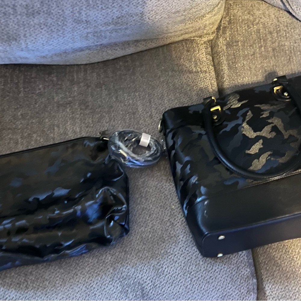 New Charleston bag. Comes with strap and extra tote.